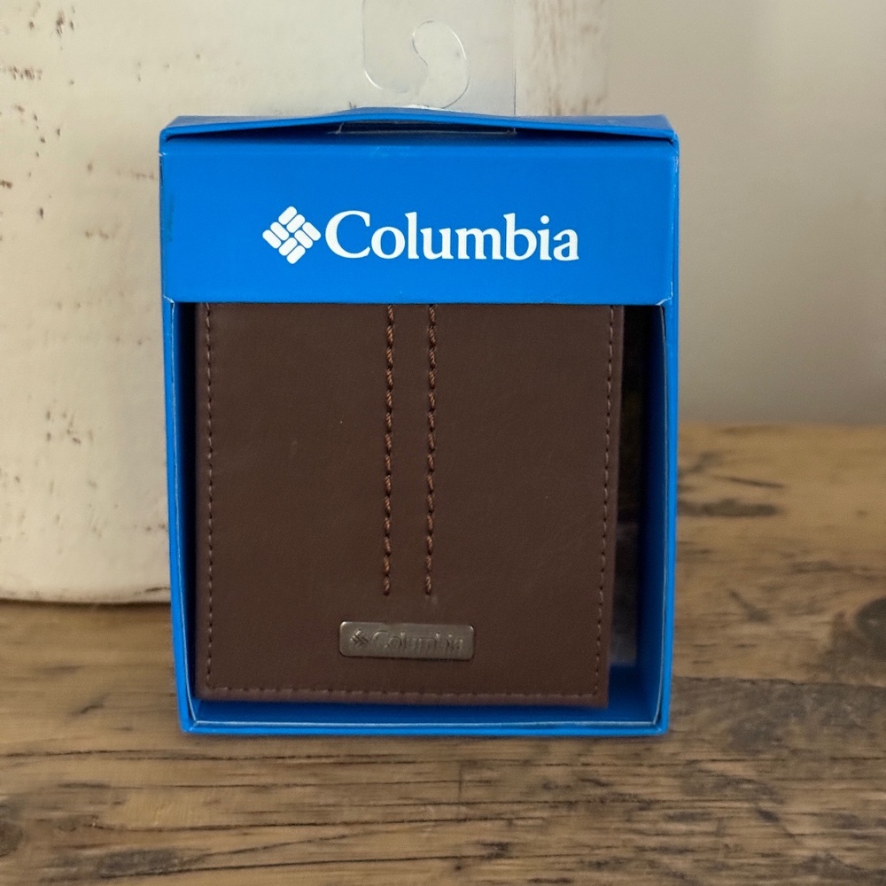 NWT Columbia Leather Tribold Wallet Brown New with box